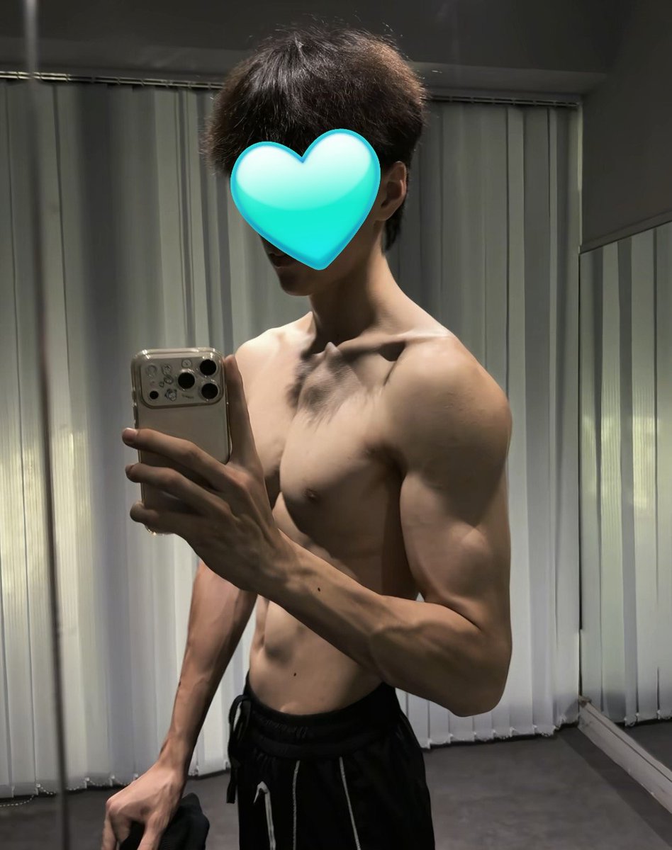 n0f0np's tweet photo. 再壮一点可以留住你吗 https://t.co/vQhkfqhf7X