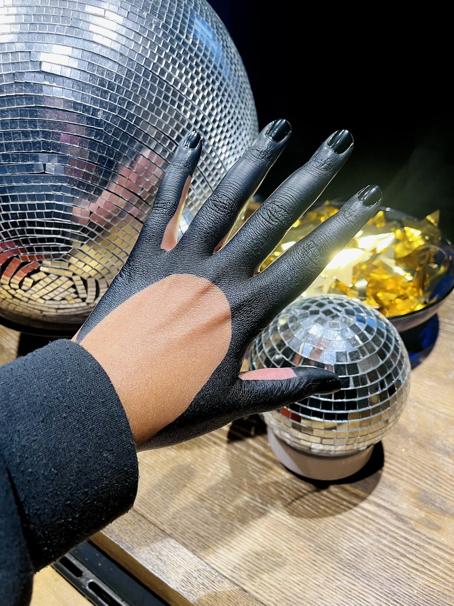 ibeemakingstuff's tweet photo. Happy Friday to all the real artists out there still using their hands, hearts &amp; humanity to create their work🤲🏾 https://t.co/vAJKY4o5Fz