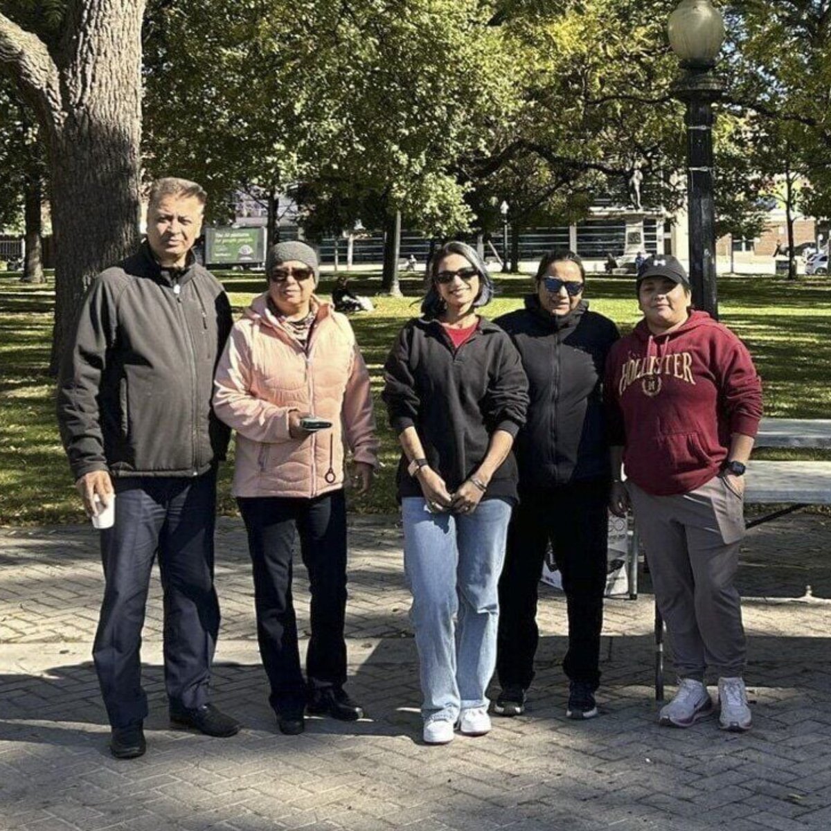 6ixbuzztv's tweet photo. Toronto fined volunteers $600 on Thanksgiving for serving hot meals and groceries at Allan Gardens, where they have been helping people for 17 years, for not having valid permits https://t.co/TEQkI81mW6