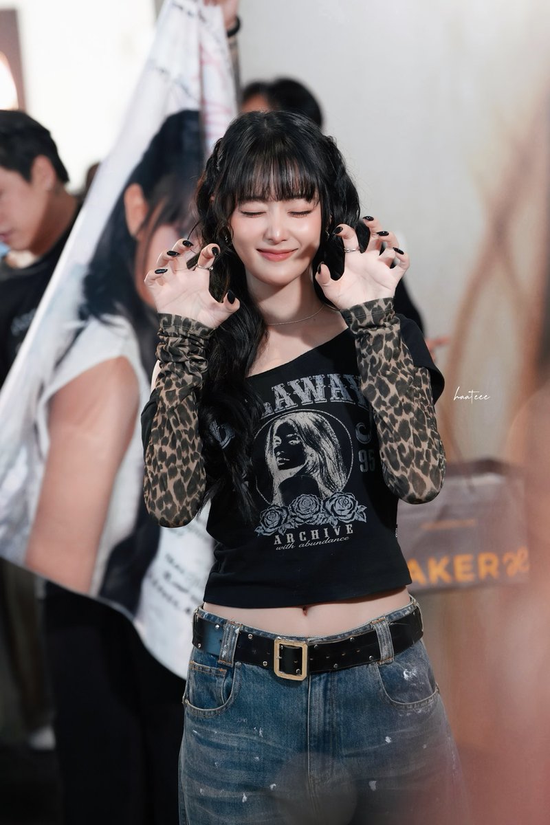 HETONG1023's tweet photo. 261023🐈⬛𝙃𝘼𝙋𝙋𝙔 𝙈𝙄𝙉𝙉𝙄𝙀 𝘿𝘼𝙔 🐈⬛🖤
정말 너무너무 예쁜 고양이야😽😽😽😽
#MinnieDayToTheMoon
#밤하늘의_달보다_빛나는_민니
#꿈꾸는듯한_민니의_계절 https://t.co/LKsavdnbMr