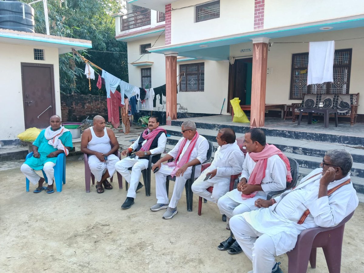 Virendra_mla's tweet photo. आज जंगीपुर क्षेत्र के विभिन्न गांवों में लोगों के सुख दुख में शामिल हुआ। @samajwadiparty @yadavakhilesh https://t.co/wEaxBNCkxE