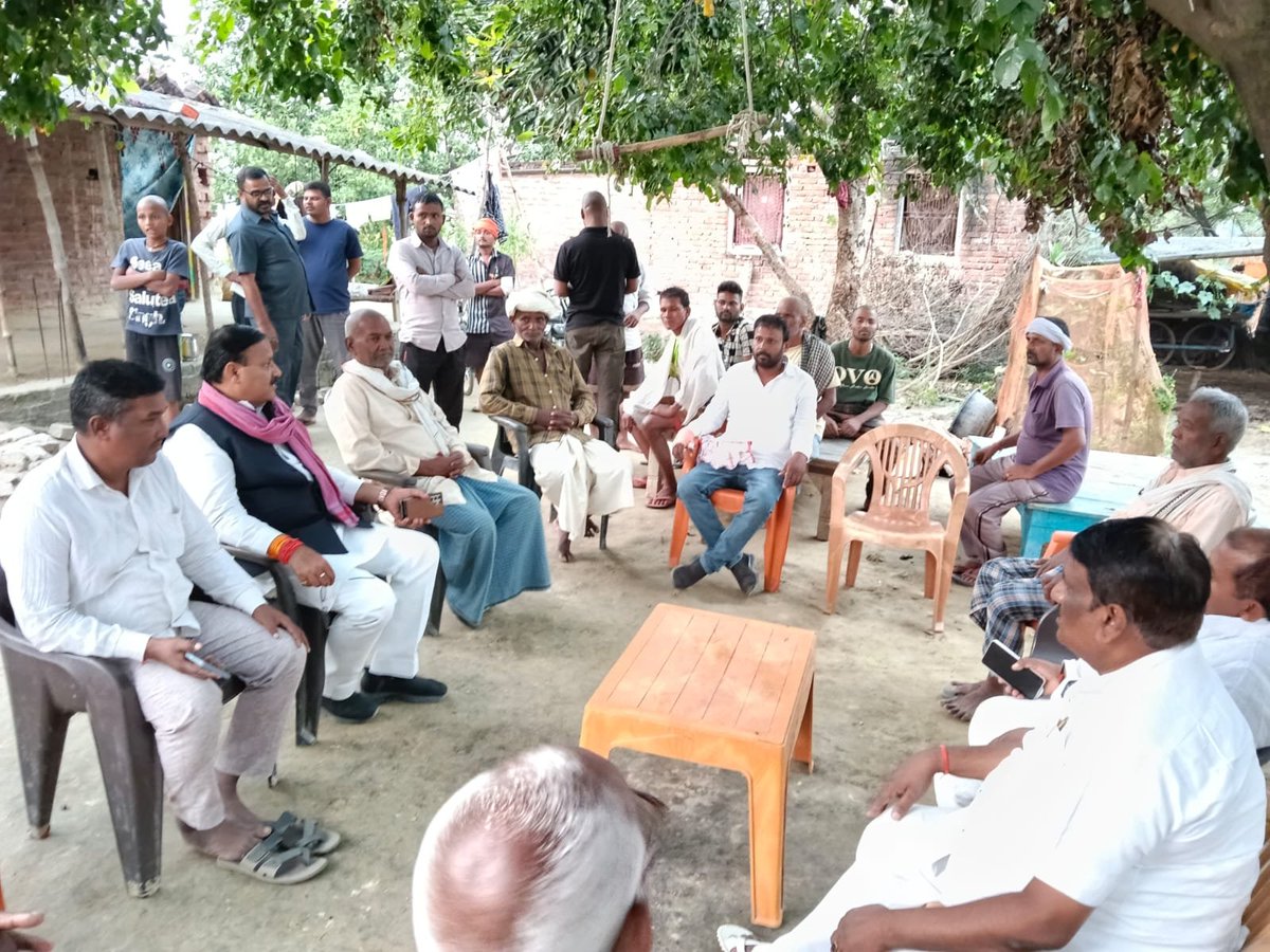 Virendra_mla's tweet photo. आज जंगीपुर क्षेत्र के विभिन्न गांवों में लोगों के सुख दुख में शामिल हुआ। @samajwadiparty @yadavakhilesh https://t.co/wEaxBNCkxE