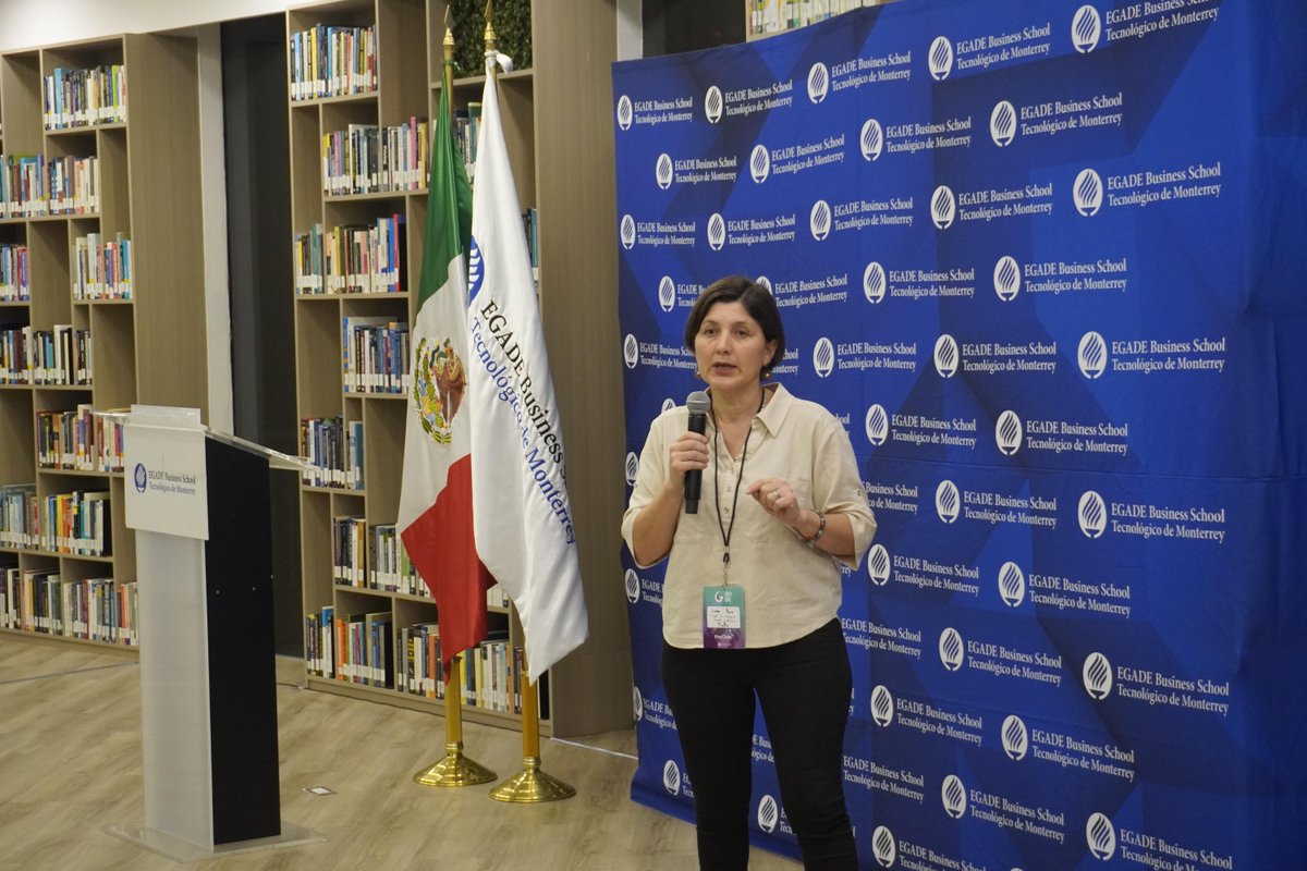 egade's tweet photo. 🤝 #EGADE Monterrey fue sede del "Pitch &amp; Beers" de @Prochilemexico, fungiendo como puente estratégico para que empresas chilenas y mexicanas generaran acercamientos para explorar oportunidades de inversión mediante pitch y networking. 🚀 https://t.co/SonuAoMxOy