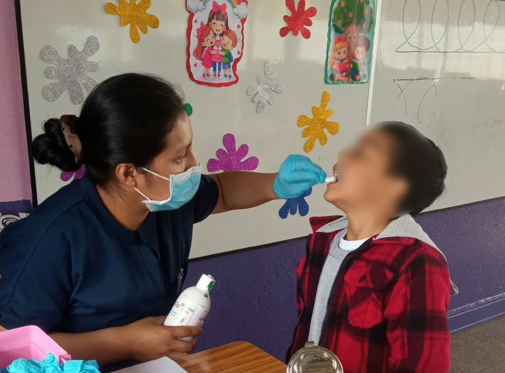 saludazuay_'s tweet photo. #Azuay | En las parroquias Cumbe y Tarqui, el personal de salud continúa acercando los servicios y atención a los hogares y las instituciones educativas, con el fin de brindar atención oportuna y de calidad, que contribuya al cuidado integral de la salud de la población. https://t.co/TKKfNte4dT