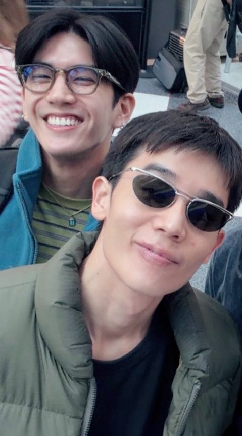 saturdaybeep's tweet photo. เสื้อผ้าโทนเขียวเหมียนกันเลย เขียวเหนี่ยวใจอ๊ะป่าว 👀 https://t.co/7oYyWjB5HX