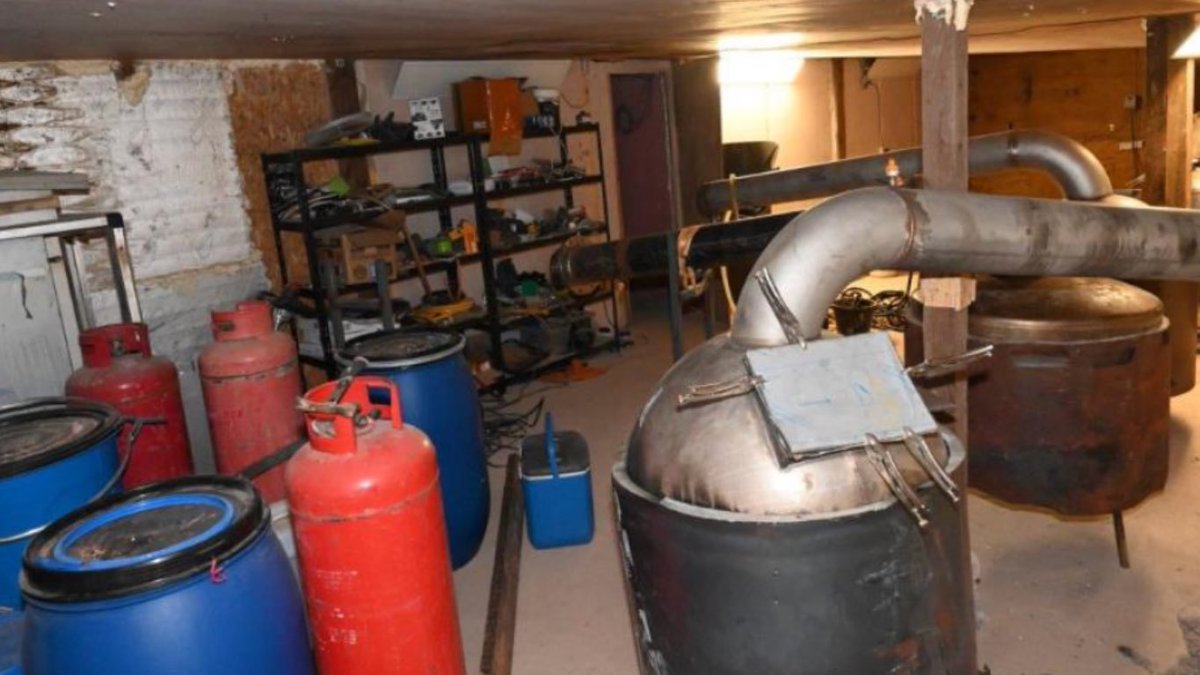 Notguiltytv's tweet photo. UK MEXICAN METH LAB!

Four men have been charged over an alleged conspiracy to manufacture methamphetamine at a remote farm in Warwickshire, bringing the total number charged in the National Crime Agency investigation to NINE.

The latest defendants are:

🔴 Kenneth Burton, 34 — Wynyard, County Durham
🔴 Paul Harkness Mawby, 34 — Thornaby, Stockton-on-Tees
🔴 Anthony Devine, 34 — Ingleby Barwick
🔴 Mohammed Khan, 36 — Sparkhill, Birmingham

The men are accused of conspiring to produce methamphetamine, a Class A drug, at a suspected laboratory on remote farmland near Furnace End.

NCA officers arrested the four men on Thursday, 22 October, carrying out searches across Birmingham and the North East.

The investigation follows charges against five Mexican nationals last month, with the US Drug Enforcement Administration also supporting the operation.

⚖️ All four men are accused of conspiracy to produce methamphetamine. The allegations have not been proven in court.