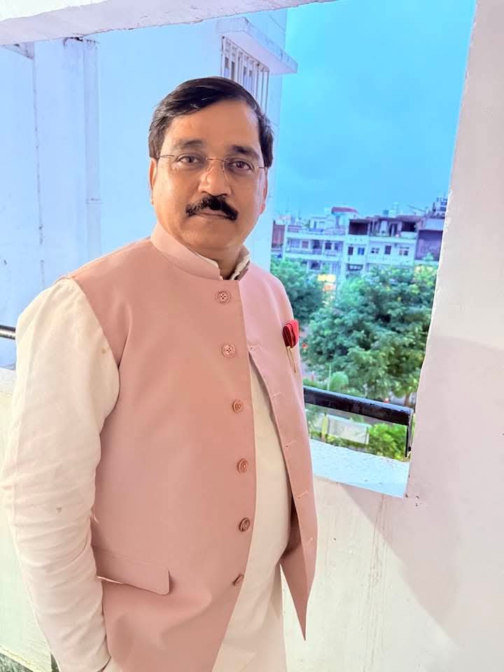 SabhapatiM30191's tweet photo. हर शाख पे उल्लू बैठे हैं अंजामे गुलिस्तां क्या होगा https://t.co/1ZkTppaT5c