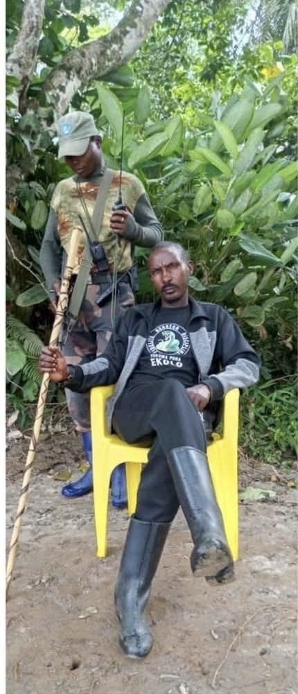 243Afro12253's tweet photo. ‼️🛑‼️#Mwenga : il s'appelle capitaine #mahoro de l'unité #GUÉPARDS_FARDC , il était commandant compagnie, il a été déployé sur l'axe #nzibira pour renforcer les #WAZALENDO à lancer des offensives musclés.  Avec une troupe de plus de 50 militaires, ils viennent de rejoindre la coalition M23-AFC-RDF-UPDF. Ils ont tiré sur certains militaires avant de prendre fuite vers ses frères #Rwandais . Il a fui avec une grande arsenale militaire de sa compagnie et aussi avec une grande somme d'argent qui était destiné pour payer les militaires de sa compagnie. Ces infiltrés #Rwandais qui ont été intégrés dans les #FARDC , à l'aide des #brassages et mixages sont des grands problèmes pour le pays