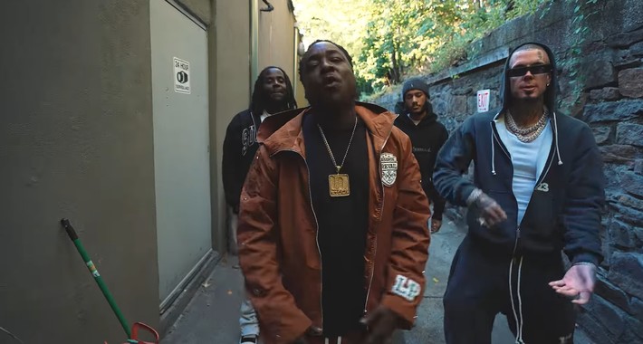 PaperChaserBlog's tweet photo. New Video Alert! Millyz Ft. Jadakiss, Dave East, Styles P - No Favors (@MILLYZ @therealkiss @daveeast @stylesp) dlvr.​it/TW2MtY https://t.co/bGd59N2Liy