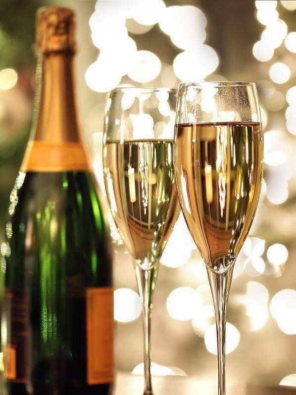 SolihullUpdates's tweet photo. Happy #WorldChampagneDay 🥂🍾 #Solihull 

Champagne Day is an opportunity to join a global community of champagne lovers🍸and treat oneself to the sparkling wine that only comes from the #Champagne region in France. https://t.co/Eknt7dQgIm