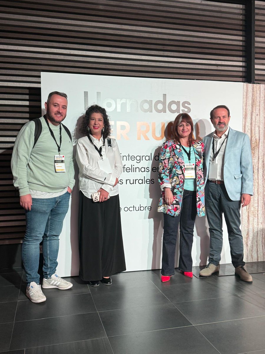 psoebadajoz's tweet photo. 🐾 La protección animal también se construye desde los municipios 🏘️🐱

Nuestra portavoz y candidata a la Alcaldía, Silvia González @silgoncha, ha asistido hoy en Cáceres a las I Jornadas CER Rural, dedicadas a la gestión de las colonias felinas y a compartir experiencias, herramientas y buenas prácticas entre administraciones, profesionales y voluntariado.

Una gestión responsable necesita planificación, recursos, conocimiento y colaboración. Y también escuchar a quienes llevan años trabajando sobre el terreno 🐈‍⬛❤️

Gracias a #ProAnimalEx, la Plataforma Extremeña de Entidades y Voluntariado de Protección Animal, que reúne a más de 40 asociaciones y decenas de grupos de voluntariado de Cáceres y Badajoz, por la invitación y por impulsar este espacio de encuentro 🐈