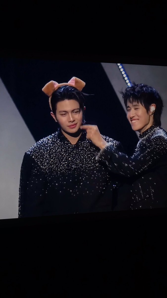 jaf4yn's tweet photo. สิ่งนี้มานน่ารักจางง🥺🥺
#LYKNReflexionConcertD1 https://t.co/ZgGJKl9RNY