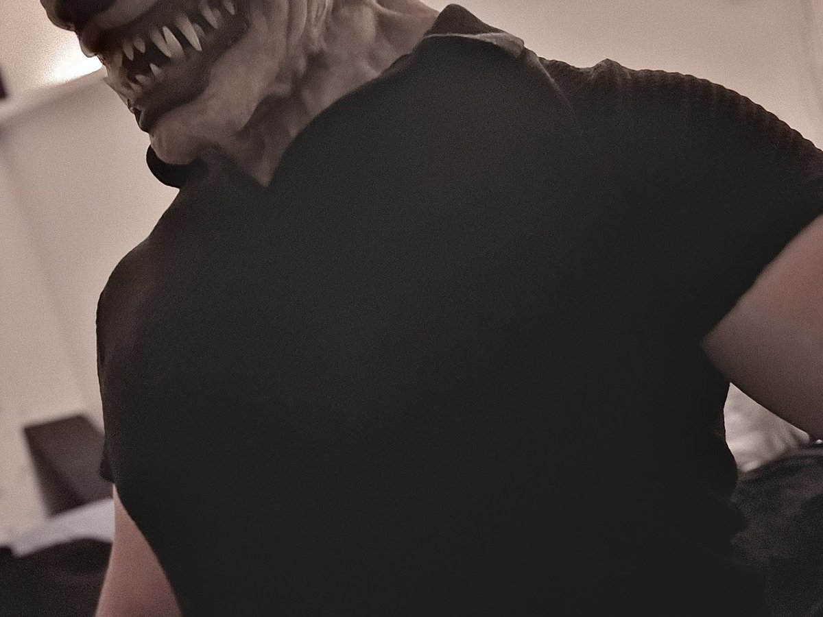 DeltaAD23's tweet photo. Nothing gets me in the mood quite like a werewolf transformation. Right, pup?

#werewolf #musclesuit #musclewolf #siliconemask #transformation https://t.co/YTK556m7bs