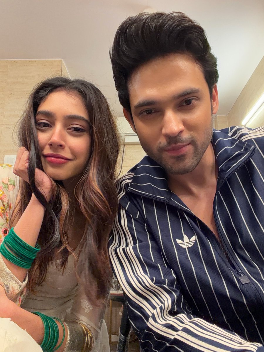 uniquegirllove's tweet photo. All it took was one glimpse of them to bring back the butterflies, the ache, the happiness and every little feeling I thought I had left behind😭💓 

#ParthSamthaan #NitiTaylor #manan #PaNi #kaisiyehyaariaan https://t.co/hCbyFokpxp