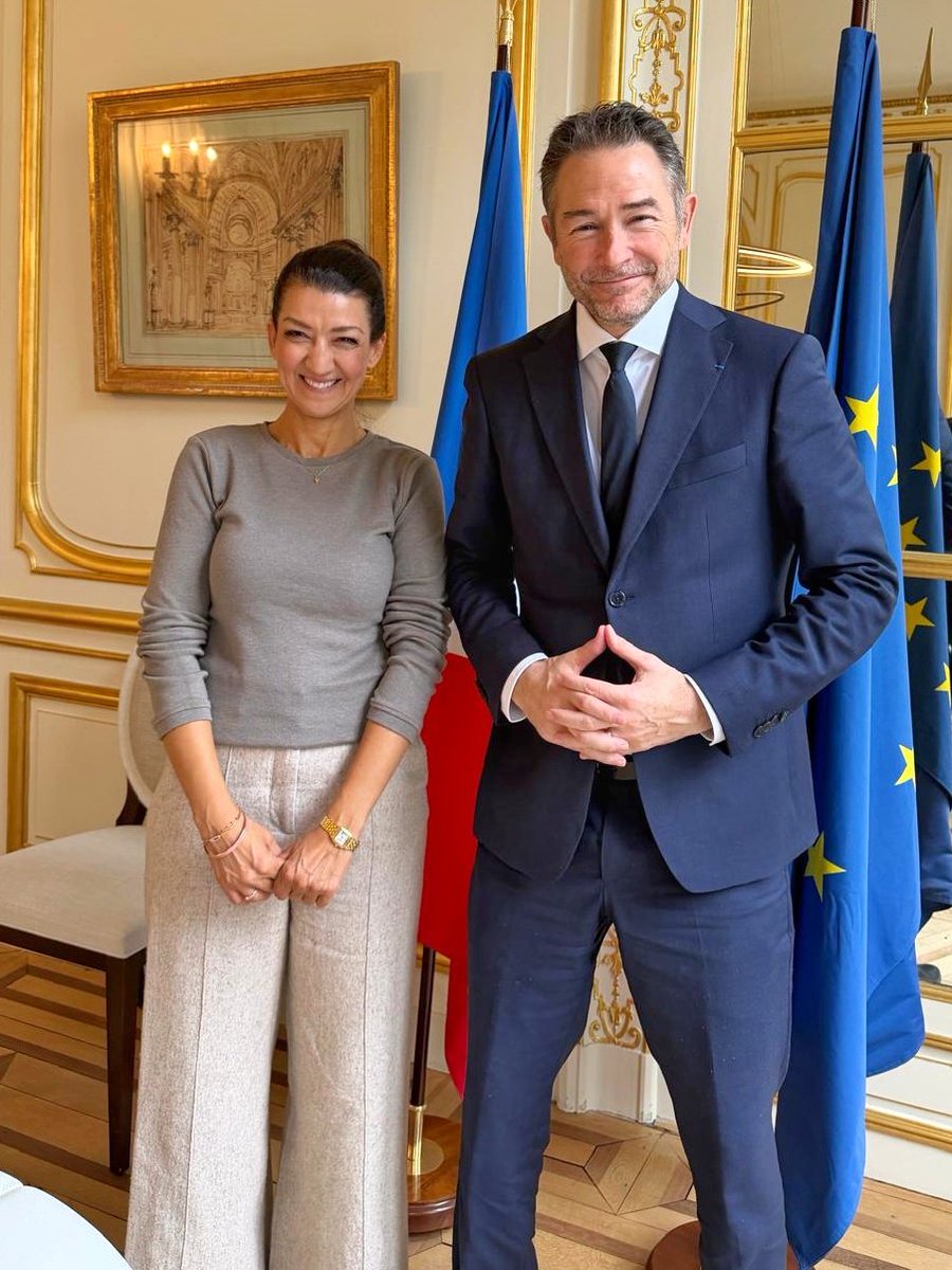 FFBatiment's tweet photo. 👩‍🎓 "Investir dans l'apprentissage, c'est construire l'avenir du bâtiment !"
Frédéric Carré, président de la FFB, a rencontré @SabrinaRoubache, ministre chargée de l'Enseignement et de la Formation professionnels et de l'Apprentissage, pour échanger sur un enjeu majeur pour notre profession : la formation des jeunes et l'avenir de nos métiers.
Avec plus de 75 000 apprentis, le bâtiment est un acteur majeur de l'apprentissage en France. Chaque jour, nos artisans et entrepreneurs transmettent leurs savoir-faire et forment les professionnels de demain.
🎯 La priorité de la FFB est claire : sanctuariser le budget de l'apprentissage ! 
Nos entreprises et nos centres de formation ont besoin de stabilité et de visibilité pour continuer à investir dans la jeunesse.
Former aujourd'hui, c'est garantir les compétences, les emplois et la vitalité de nos entreprises demain.
#apprentissage #formation #bâtiment