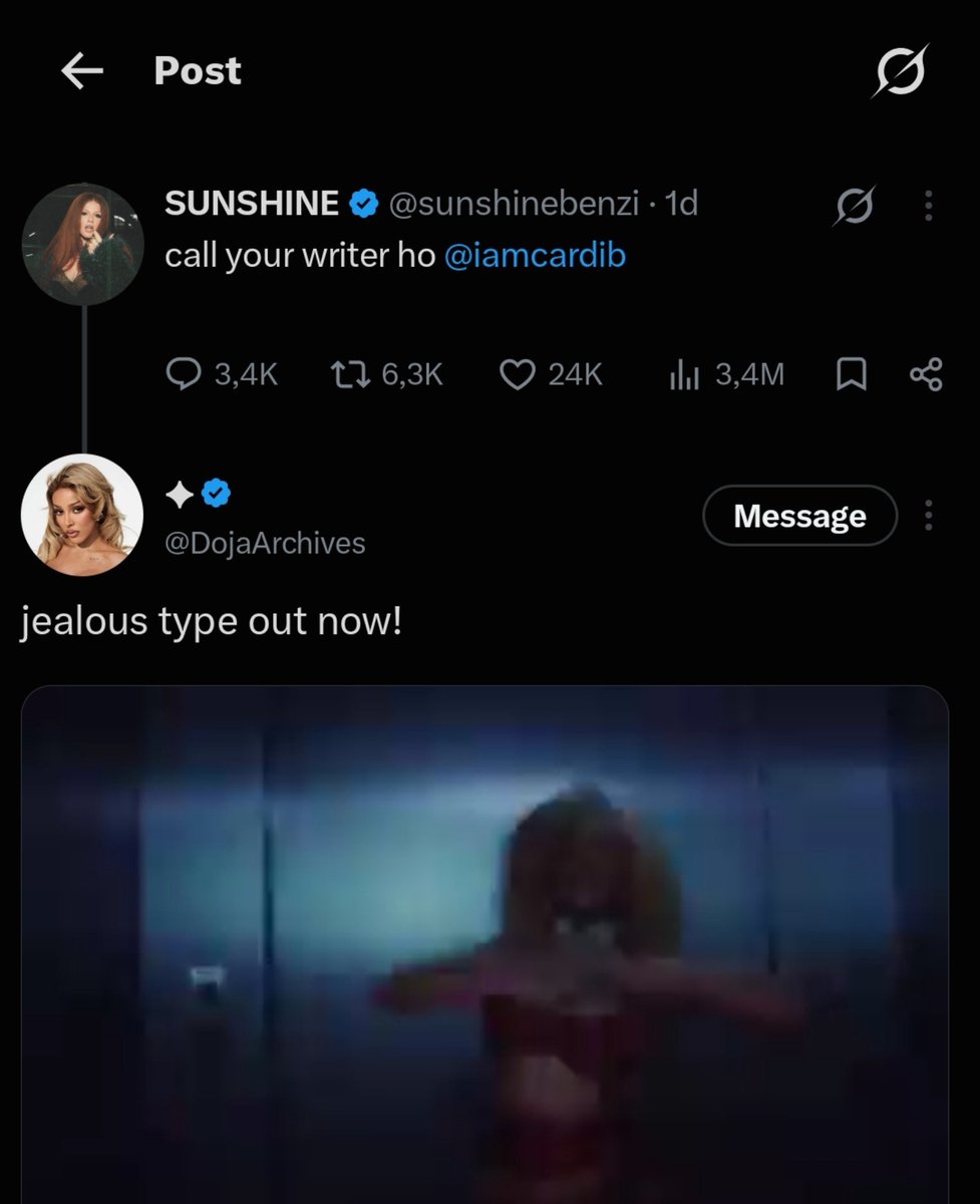 pvssytightt's tweet photo. Doja cat fans always at the scene of the crime 😭😭. https://t.co/vmBSejpiFG