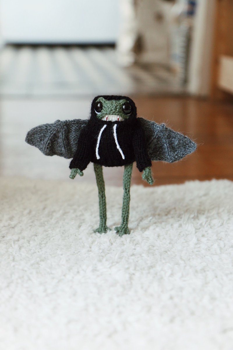 Heknitt's tweet photo. Bat frog 🦇 https://t.co/d1OH05lZna