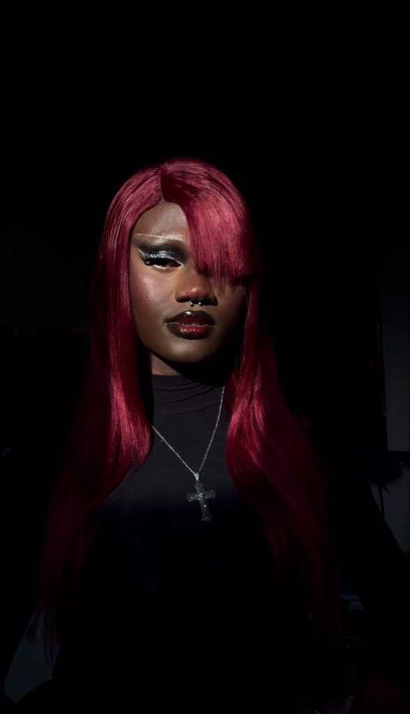 femmeang3l's tweet photo. vamp high https://t.co/hafTz3RxSb
