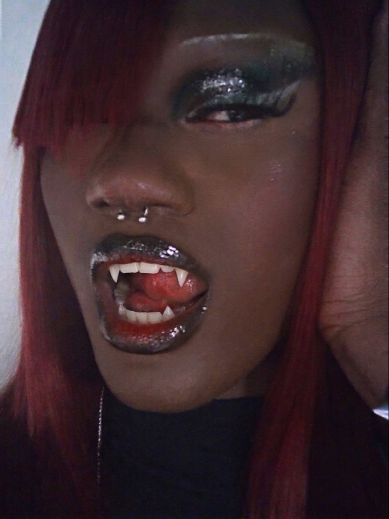 femmeang3l's tweet photo. vamp high https://t.co/hafTz3RxSb
