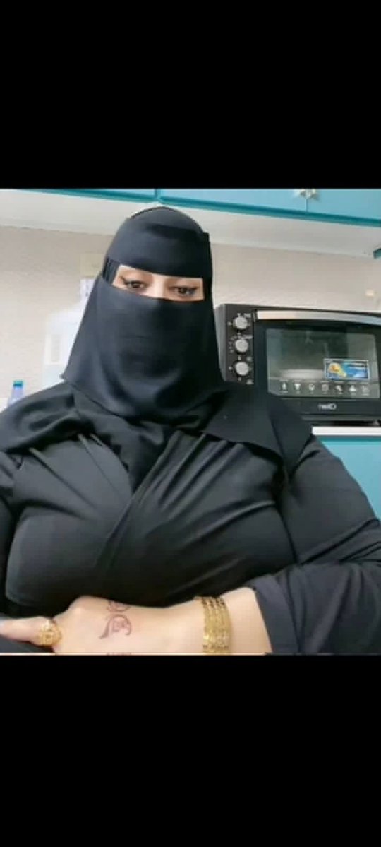500mmx's tweet photo. انا ارمله عمري ٤١ سنه سيده اعمال ولله الحمد عندي محلات تجاريه واجارات وعمارة دخلي الشهري فوق الممتاز حضريه جميلة بيضاء البشرة  اتمنى زوج جاد محترم يقدس العلاقه الزوجيه ماعندي شروط اقبل فتره تعارف بسيطه
#تويتر
#التويتر
#زواج 
#النصر_الفيصلي https://t.co/OInc5Re5Vy