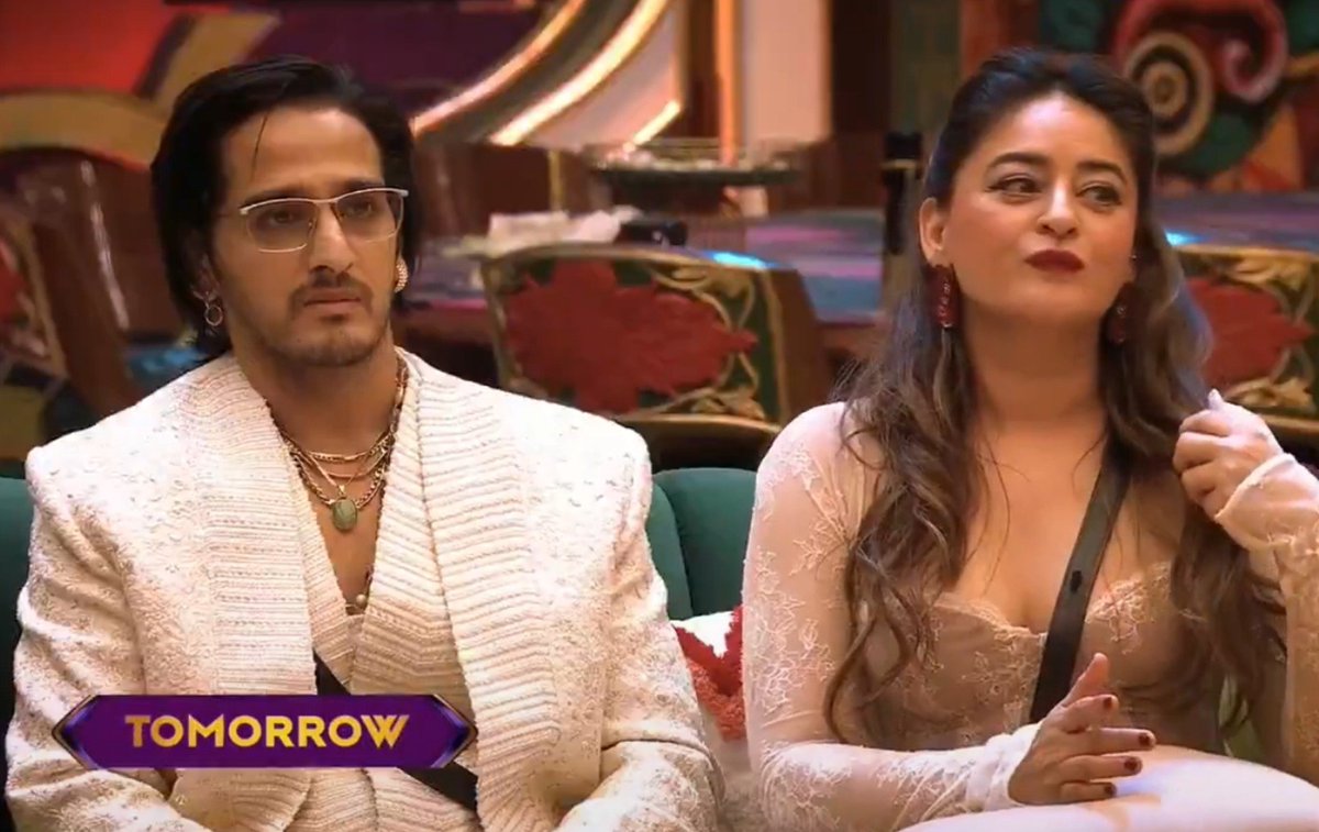 MoOnPIe21A's tweet photo. Qazi ki WKW par tareef ho toh she'll make a face jaise Qazi ke liye sabse zyada wahi khadi hoti hai. She’s NEVER around when he’s fighting his battles, but WKW pe jataati hai ki she’s always with him. Sick of her antics, she needs to be called out!

#QaziTouqeer https://t.co/1WCl1QB5YH