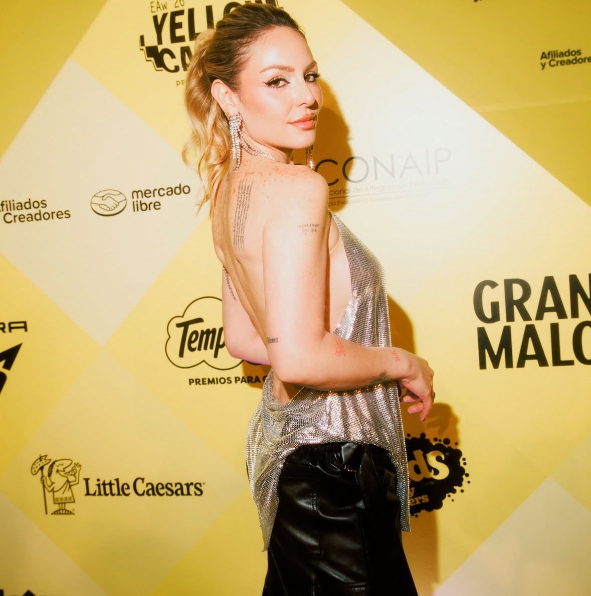 fatixx_7's tweet photo. Gema ayer en los premios Eliot 
🤰🏻 https://t.co/yaLxuMjTWg