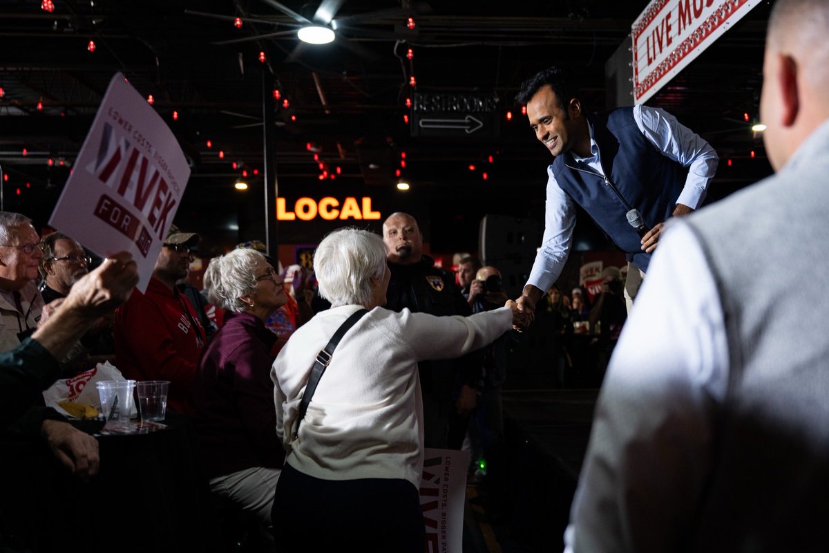 VivekGRamaswamy's tweet photo. We came to Strongsville for the campaign launch tour last year. Kicked off the closing tour here this morning. We’ll be back for the victory tour in a couple of weeks. https://t.co/k9tZODQ6Uu