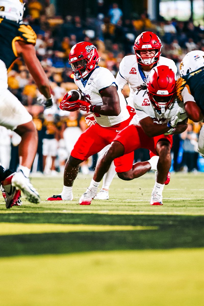 TheLastFullback's tweet photo. Liberty Flames (2026)

vs. Kennesaw State

LU 34 - KSU 6 

Offensive Cutups: 🎥 

🧵 https://t.co/CNSLF6tuhJ