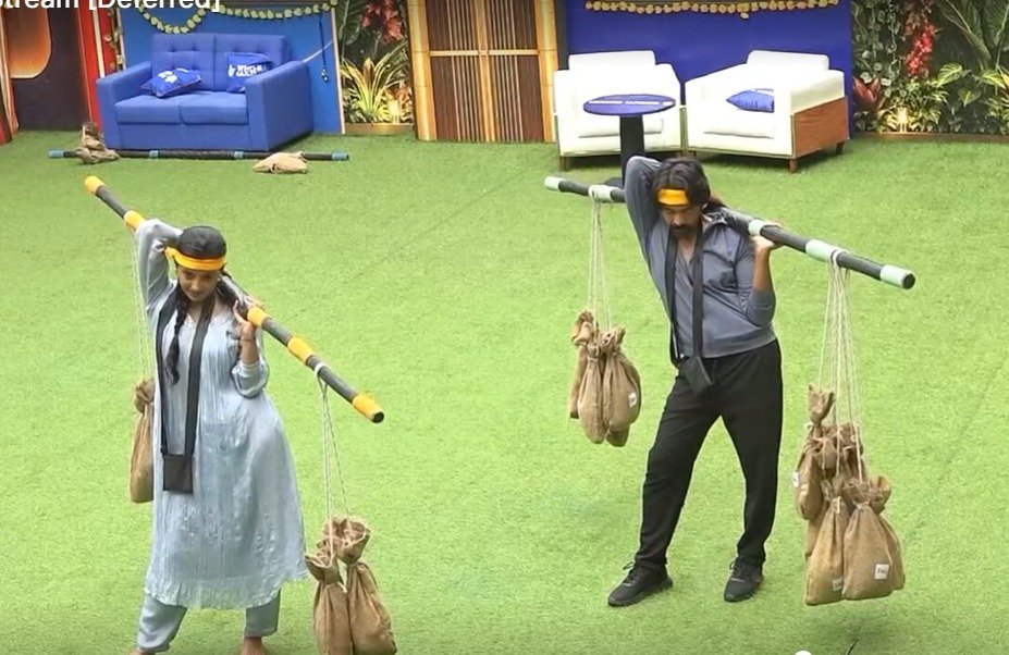 Repati_Kosamm's tweet photo. Queenu queenu debjani is smart 🤌

Thrigun is 100 times better than roshit 

#BiggBossTelugu10 https://t.co/j2mf0MglV8