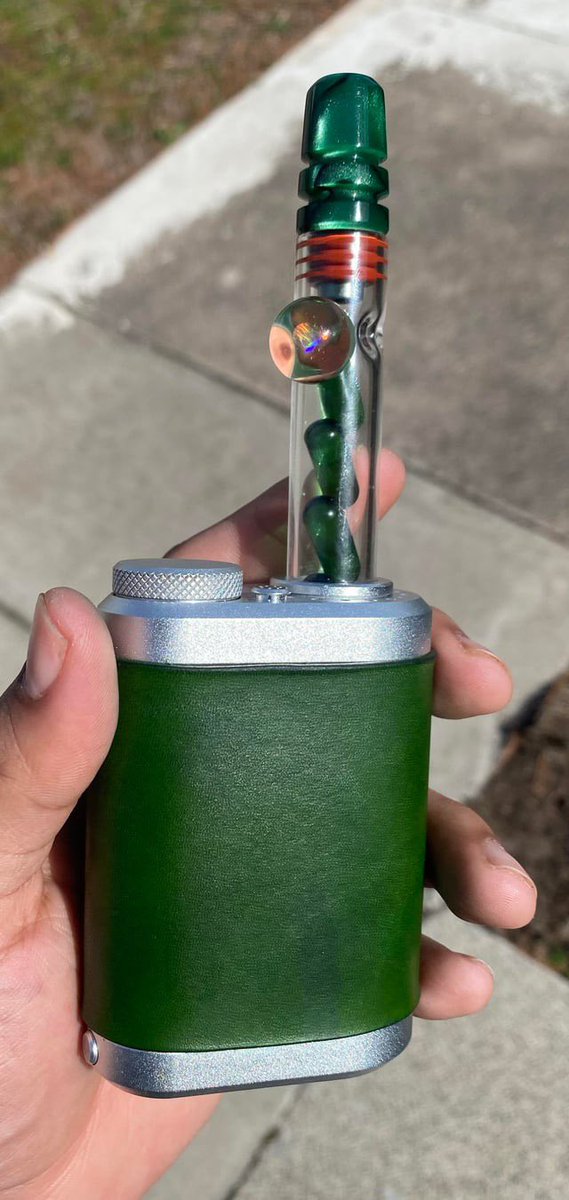 HashnHoops's tweet photo. My favorite is the @storz_bickel Venty, huge clouds, great flavor and heats up insanely fast. Cleaning the cooling unit is a little more work but not bad with some hot iso and the included brush. Also a great warranty if you ever have issues, they’re like the Apple of vapes lol 

I’d also recommend the Tiny Might 2, heats up faster, has on demand and sesh mode, really easy to clean the glass straws plus it has removable batteries and looks amazing. Also has more customizability and I’d say works better when connected to a rig than the Venty.

Thanks for the tag Terry!!