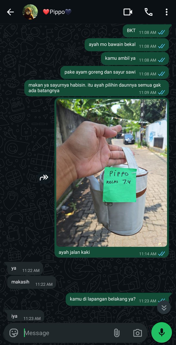 rossonerifreak's tweet photo. "laki-laki gak bisa ngurus anak" - pemikiran misandris man-hater tol*l. logical fallacy tapi heran kenapa banyak orang bahkan perempuan gak dukung gerakan feminajis. 
gw laki-laki; gw ikut urus rumah dan anak, dari masak sampe beliin pembalut. https://t.co/T5akIexZFy