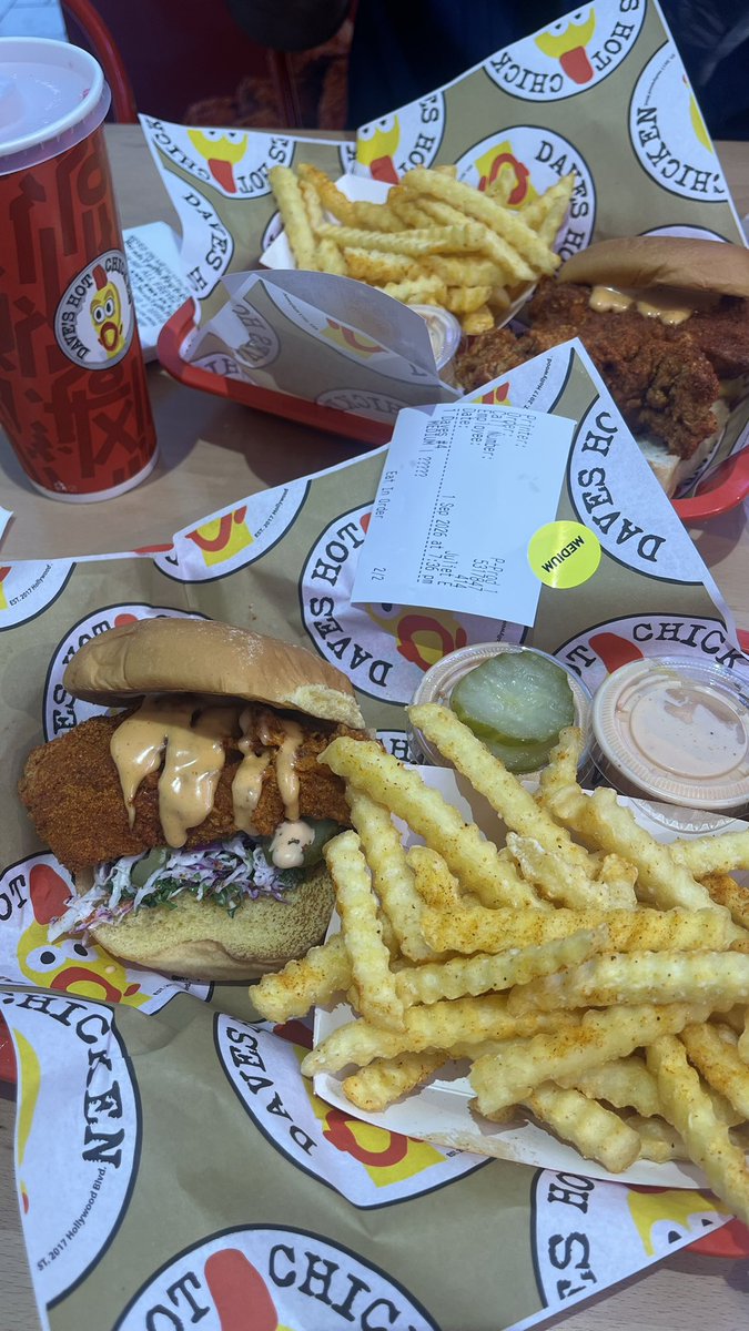 fpz93's tweet photo. Il nous faut un Daves hot Chiken en France , c’est tellement un banger https://t.co/UCGvtEBP5u