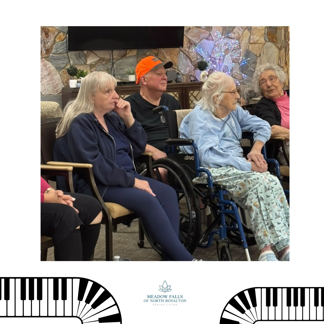 MeadowRoyalton's tweet photo. 🎹🎶 A lovely afternoon enjoying piano music from Dennis Chesnik! His tunes make it easy to relax, enjoy good company, and appreciate the simple pleasure of live music. 💙😊
#DennisChesnik #PianoMusic https://t.co/MSnTvISpWR