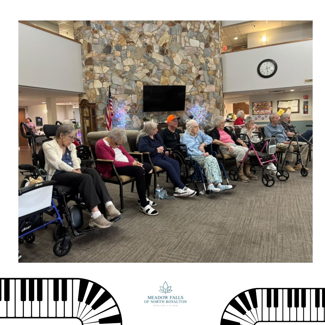 MeadowRoyalton's tweet photo. 🎹🎶 A lovely afternoon enjoying piano music from Dennis Chesnik! His tunes make it easy to relax, enjoy good company, and appreciate the simple pleasure of live music. 💙😊
#DennisChesnik #PianoMusic https://t.co/MSnTvISpWR
