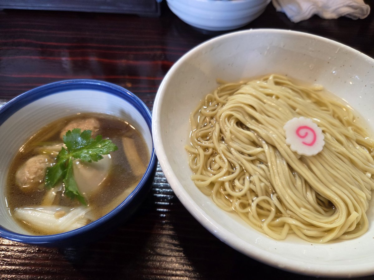 Suikyo2015's tweet photo. つけ麺 蔓
藤沢市辻堂東海岸1-3-15
木曜定休
つけ麺のタレは「濃厚」と「淡麗」が選べるが、個人的は「淡麗」一択。麺の昆布水が秀逸過ぎて、スープなしでいけるかも位の満足感。毎週通いたいレベルなのに、何故か毎回絶対無料ライスが売り切れの失望。淡麗スープとゆかりご飯は絶対に合うと思うのに。 https://t.co/9XfGvLmy7f