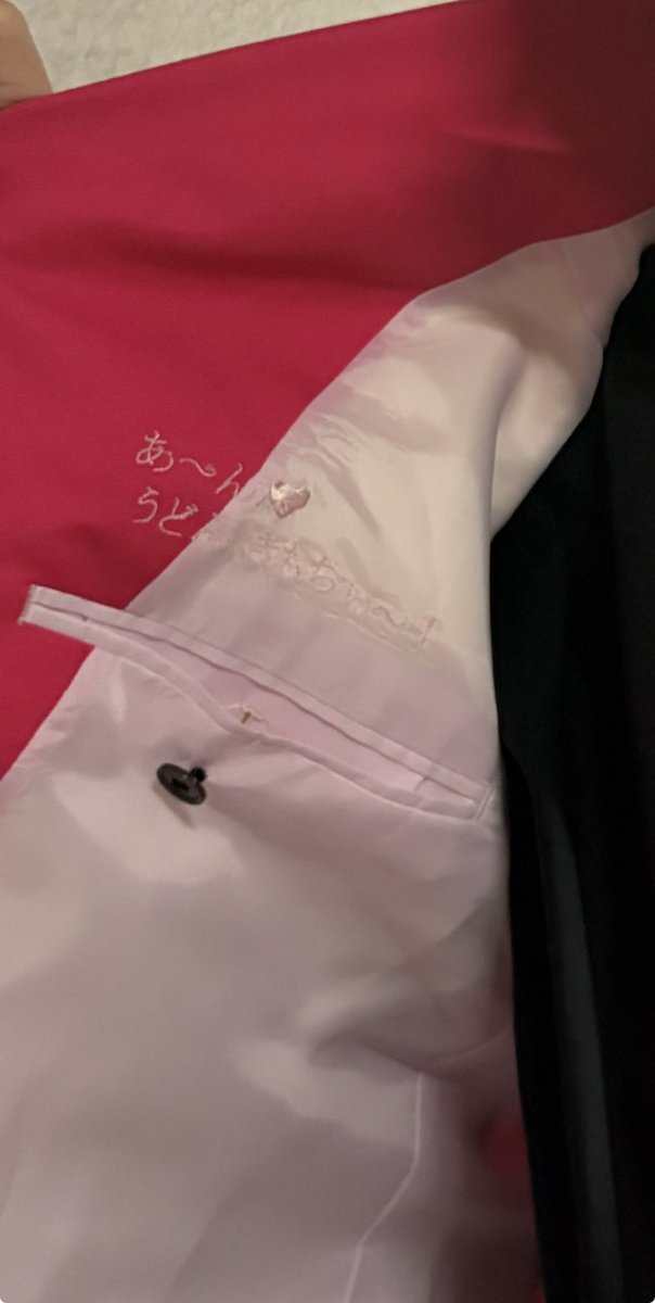 Machiura's tweet photo. なんと！なんと！！ハリウッドザコシショウさんに新しいスーツを買って頂きました！！！

洋服の並木さんのマジでカッコ良いピンクスーツです！！！

シショウ、本当にありがとうございます！！家宝家宝の大家宝！！

バカ活躍できるように、このスーツ身に纏って今まで以上に頑張ります！ええやーん🤌 https://t.co/CC1HJ8s0FG