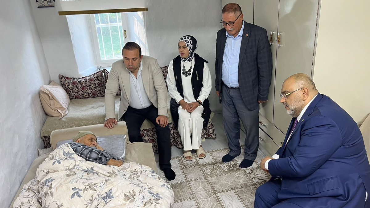 2727mmg2727's tweet photo. Türkiye Yüzyılı Buluşmaları kapsamında AK Parti Arapgir İlçe Başkanımız @fikrikonukcu ve teşkilatımızla birlikte ev ziyaretlerimizi gerçekleştirdik,hastalarımıza Rabbimden şifa diledik.

Misafirperverlikleri ve içten sohbetleri için kıymetli hemşehrilerimize teşekkür ediyor, sağlık, huzur ve bereket dolu günler diliyorum.

@AKGMTeskilat 

#TürkiyeYüzyılıBuluşmaları #Arapgir #AKParti
