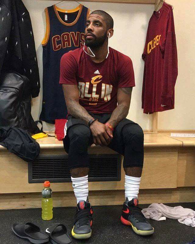 afc_lennon's tweet photo. Kevin Durant At (38) not married,no girlfriend, Any world model to comfort America's Asset? https://t.co/MkXtRvPoyw