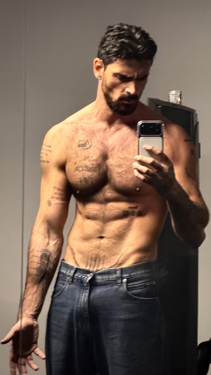 cococheerryy's tweet photo. HE'S FUCKING HANDSOME FOR THIS ! https://t.co/j7AVLQeMyy