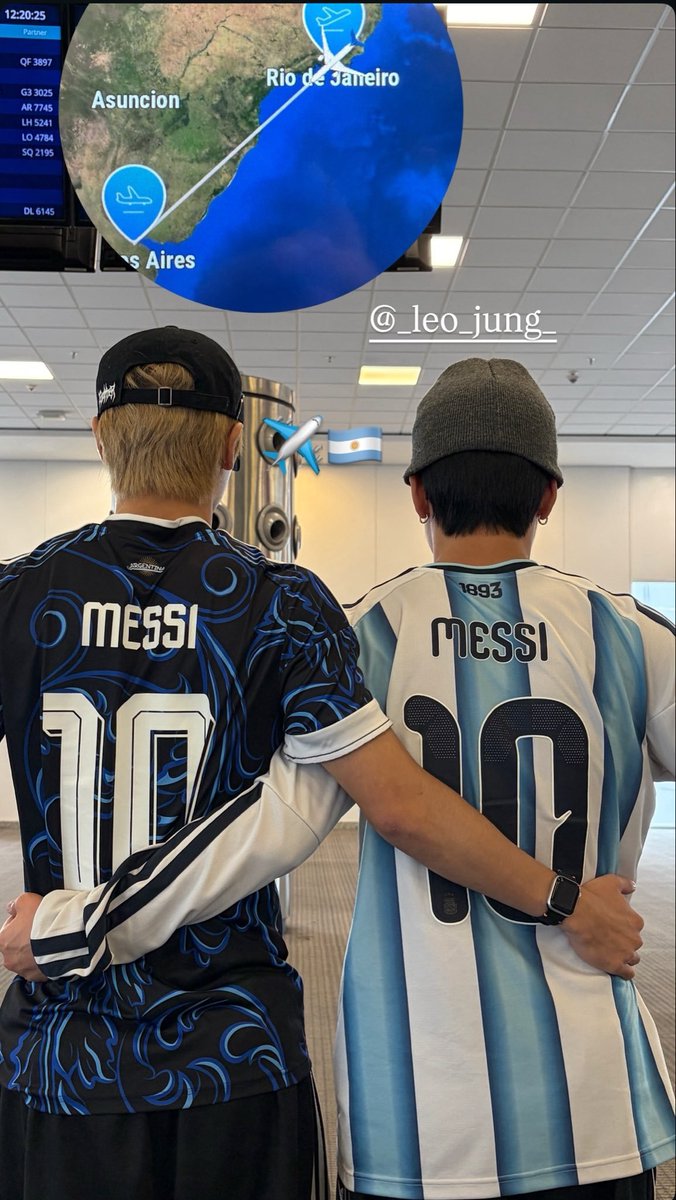 hyuckchin's tweet photo. los bailarines de skz 🤝 los de bts: VAMOS ARGENTINA CARAJO https://t.co/ZZ2Yy9TcJ5