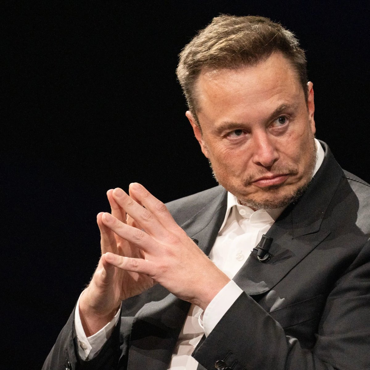 bpthaber's tweet photo. Elon Musk: "Ukrayna’da aslında yaşanan şey, ülkenin elitleri ile halkı arasında büyük bir çıkar çatışması olması.

Elitler, Ukrayna’ya aktarılan yüz milyarlarca dolardan büyük servetler elde ederken halkın çocukları siperlerde ölmek üzere askere alınıyor." https://t.co/vHK3lYVny0