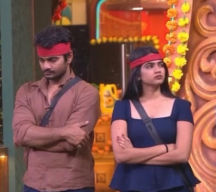 professorpuli's tweet photo. #Biggbosstelugu10 

#Rohit inner feeling better like .. intha stress naa valla kaadu inka ivala charging pettukovalainde 😂😭

Nuvvu mooskoni own game adura babu.. siggu techuko ippatikaina. 

#Abijeet lo 10% qualities kooda levu neku https://t.co/2SWHxBgZLb