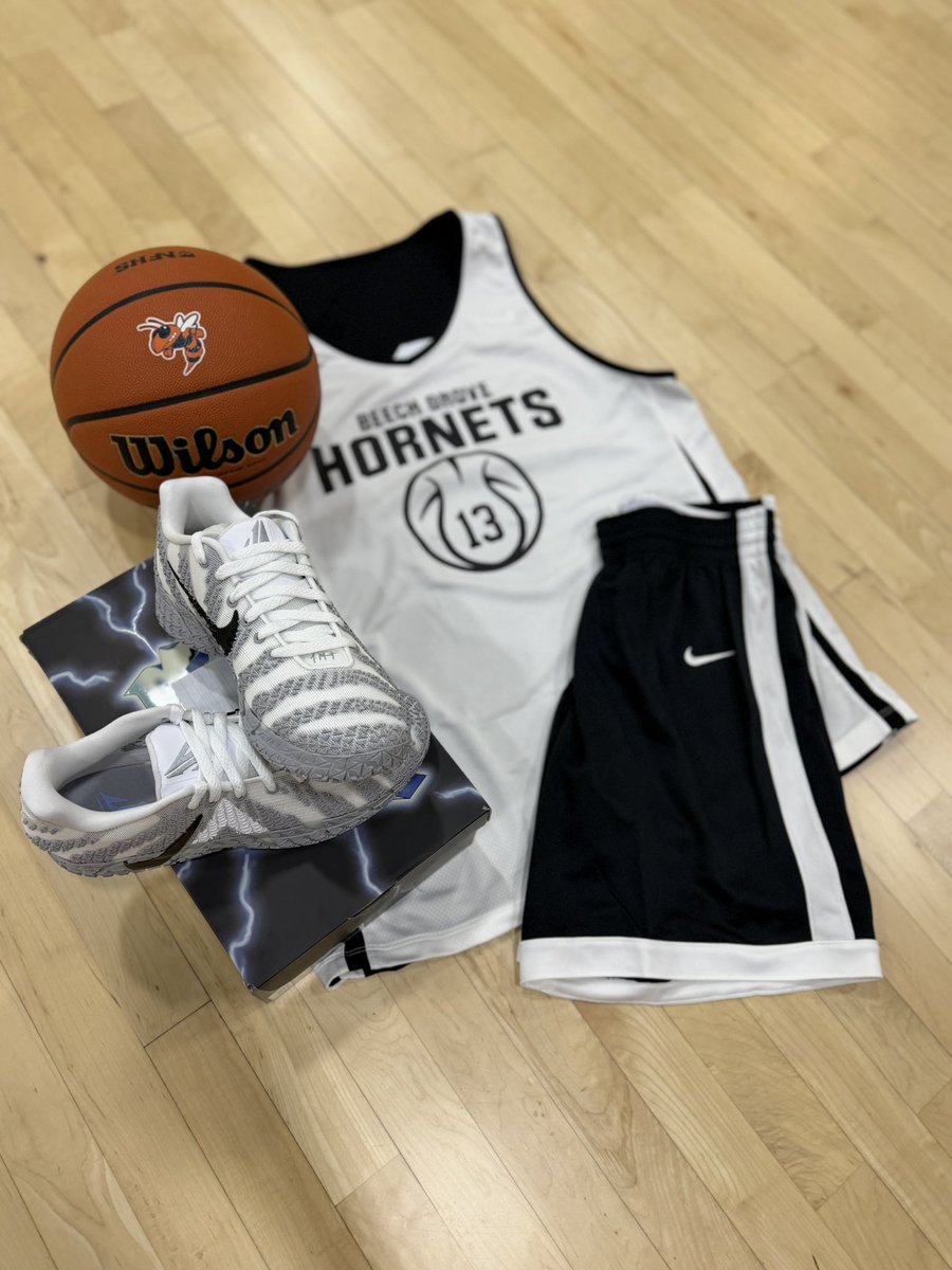 BG_Lady_Hornets's tweet photo. Gear haul pt. 1 🔥

@3runHR 
@BSNSPORTS_INDY 
@BSNSPORTS 
@TheHiveBGHS 
@BGCSHornetPride https://t.co/IDRKL86x5d