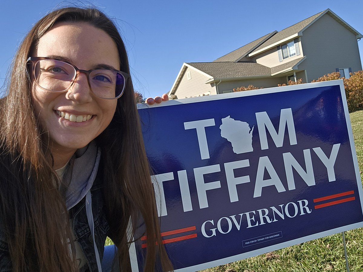 RosMarWI's tweet photo. I have some new followers! I thought I'd introduced myself ☺️

I'm Rose! I'm a freedom fighter for @TPAction in Northeast, WI working to build the RED wall🧀🇺🇲

When I'm not working, you can find me enjoying my freedom on my sailboat, in the garden, or out in the wild! ⛰️ https://t.co/Lq5qiYavyv