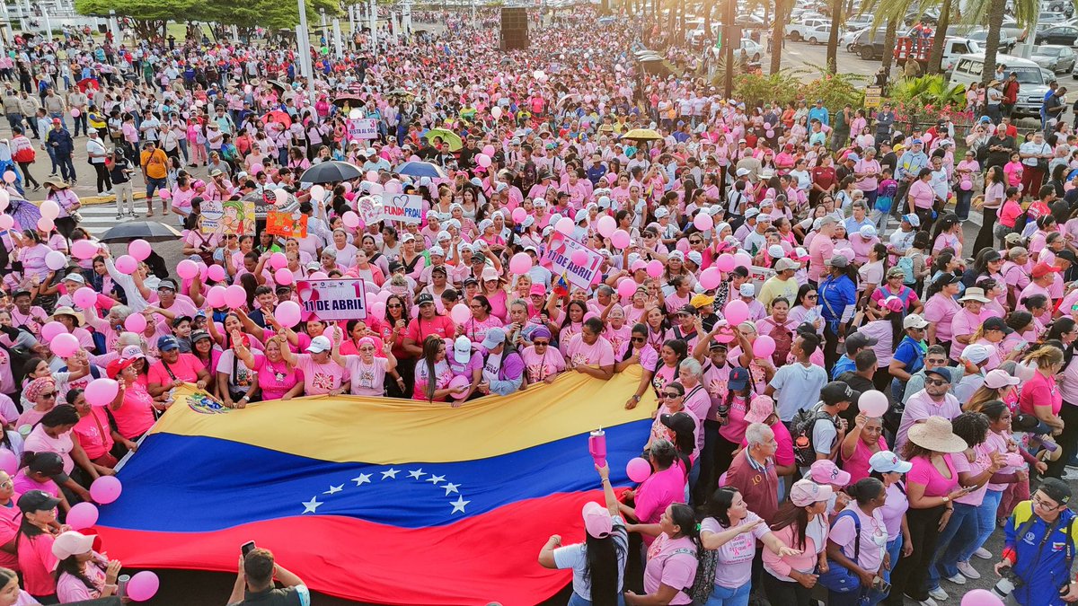 delcyrodriguezv's tweet photo. ¡La Venezuela que no se detiene tiene rostro de mujer! 🇻🇪💗

Envié mi saludo y un abrazo lleno de cariño a las venezolanas que ayer marcharon en todo el país en conmemoración del Mes Rosa. https://t.co/VyIFk4XYFP