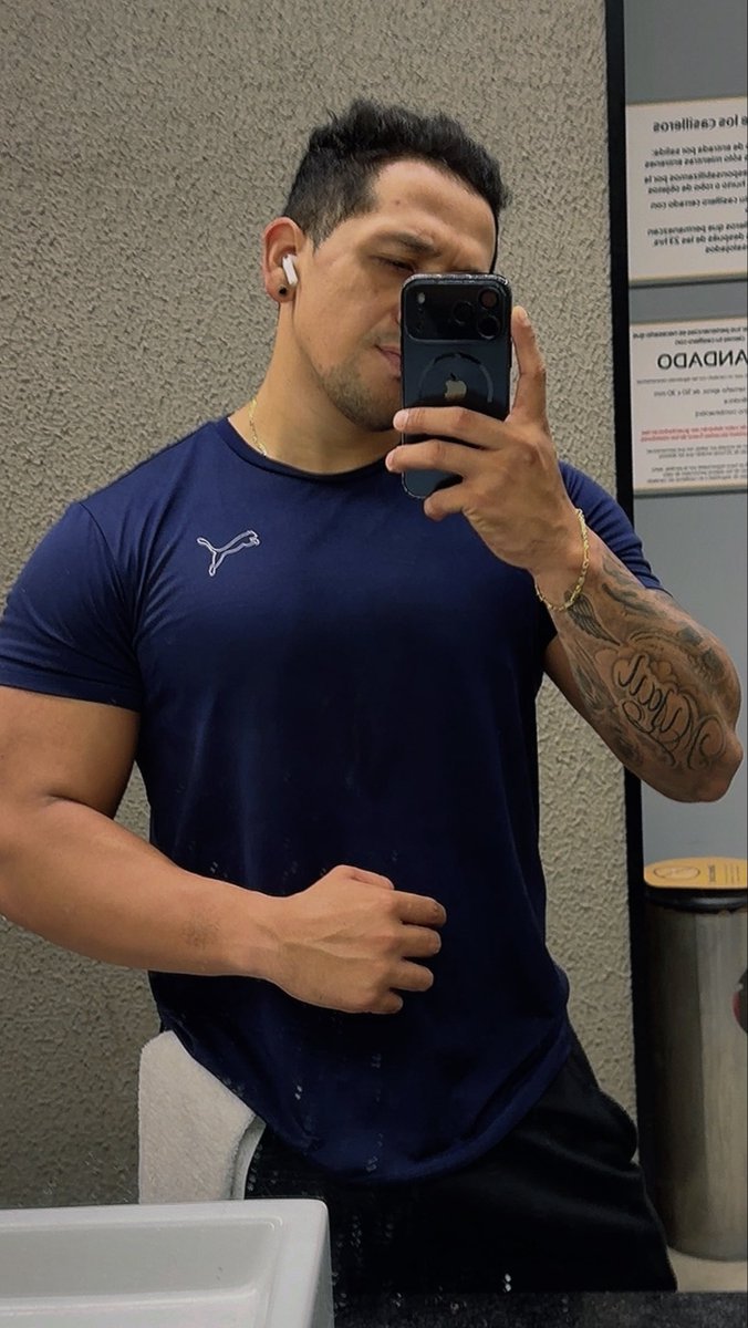 MijailAvipe's tweet photo. Me la paso más en el gym 💪🏾 https://t.co/MLAhEv3Hly