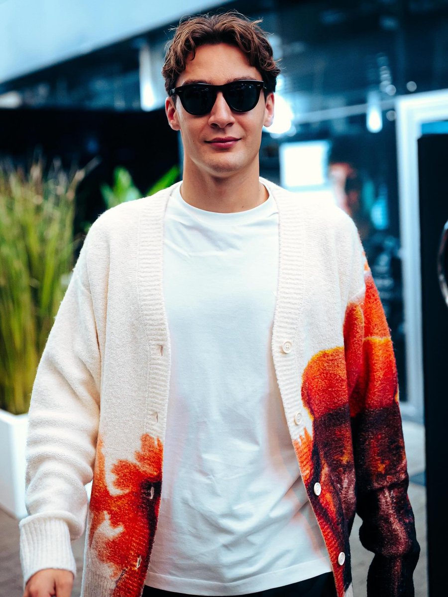sushihallelujah's tweet photo. him and his cardigan against the world https://t.co/zJIBlnCgPu