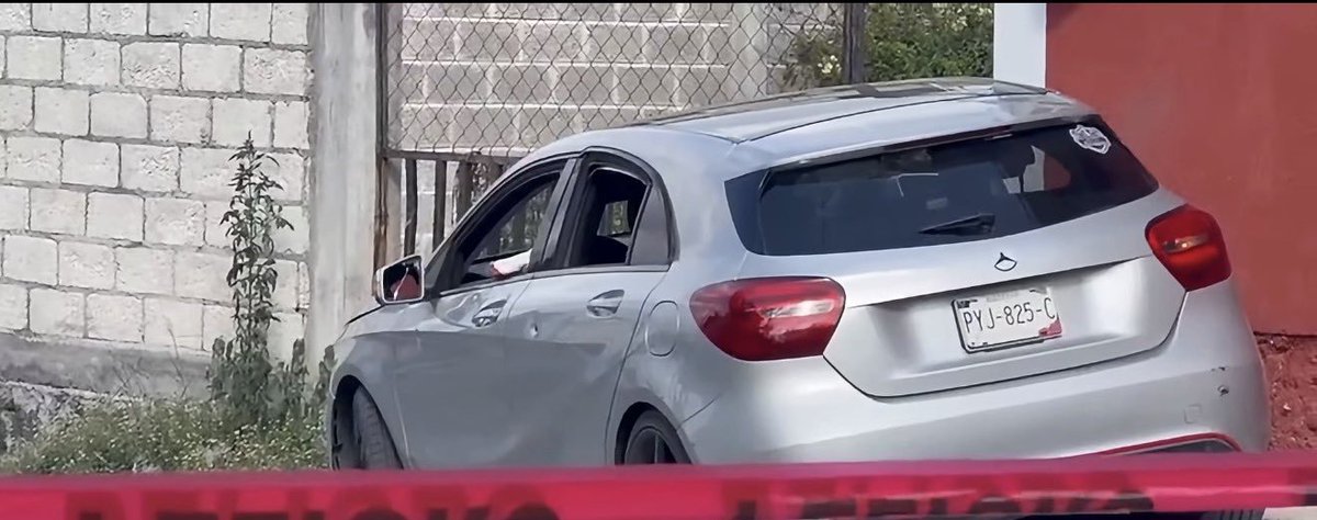 CorresponsalsMX's tweet photo. 🚨En #Morelos mataron a 3 mujeres en un día.
se reportaron los ataques en #Cuernavaca y #Jiutepec
El primer asesinato fue contra una mujer para robarle su auto que usaba como taxi por aplicación.
en la colonia Chapultepec otra mujer fue acribillada por sujetos que viajaban a bordo de una motocicleta.
En la colonia Lomas del Texcal en #Jiutepec una mujer que viajaba a bordo de un vehículo Mercedes-Benz fue emboscada, murió y su hija resultó lesionada.
NO HAY DETENIDOS POR LOS ATAQUES.
#Morelos #Cuernavaca #Feminicidios
info: @VeroBacaz