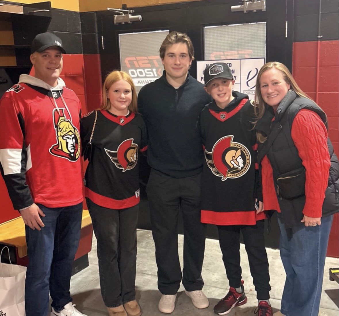 SenatorsFndn's tweet photo. We were proud to welcome Aiden back last night through the Diesel’s Army program. 

He even met a special friend after the game. 💚 thanks for the visit, Mack! @SanJoseSharks 

Do you know someone facing cancer that would enjoy a #Sens game? Nominate them today by visiting https://t.co/1poKMvmzjn 

@Braatzy