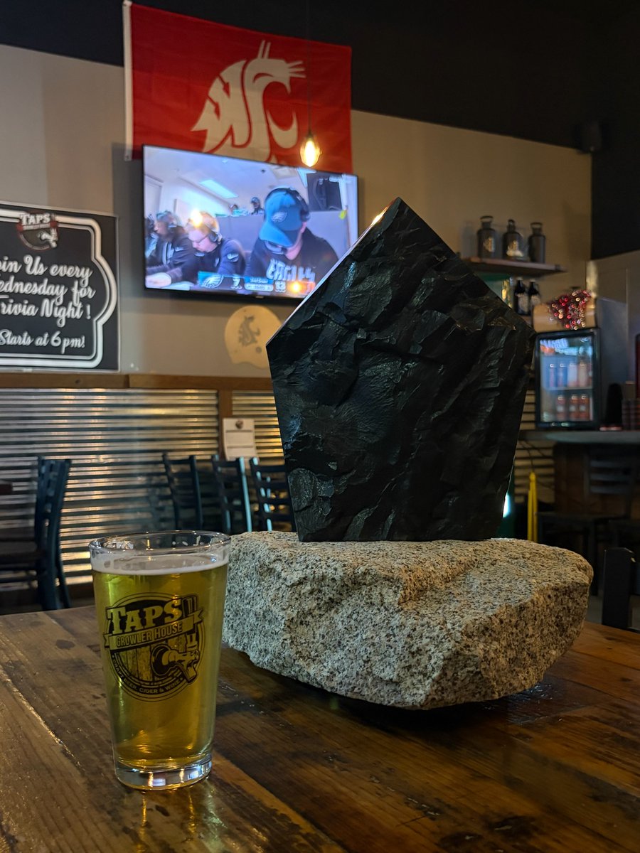 CougsFirst's tweet photo. Beer, pizza, and one very well-traveled rock. 😂🪨 Our road to the CougsFirst! Eastside Show took us through two more Coug businesses this week: Taps Growler House in Vancouver and Moss Bay Hall in Kirkland!
@WSUAlumAssoc https://t.co/LJ7AeqviMO